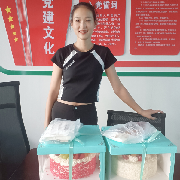 مشاركة الفرح: حدث كعكة عيد ميلاد Pengbang في سبتمبر